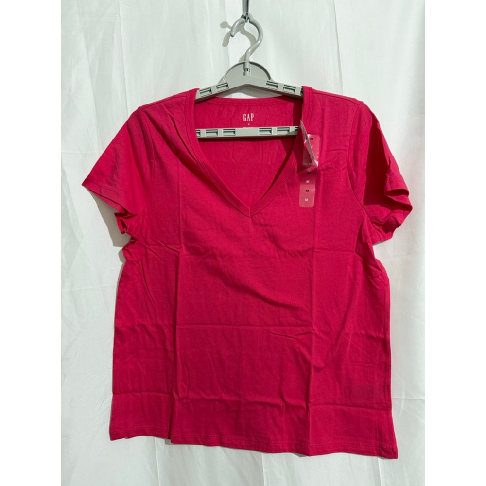 Women's Gap Raspberry V-Neck Short Sleeve Tee Size M